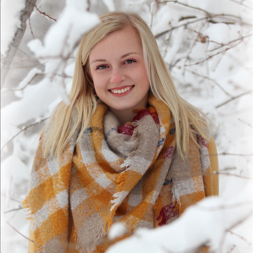 Meet your Posher, Emily